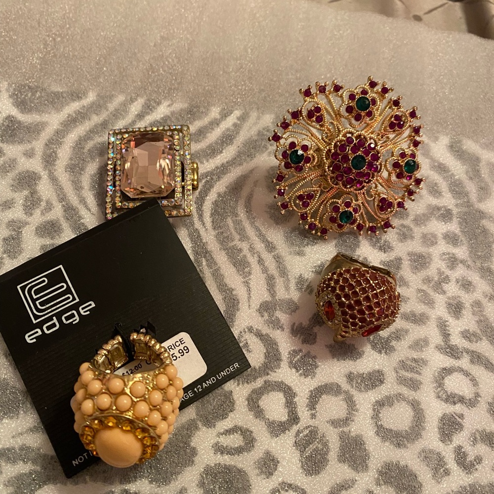 Set of women’s stretch rings